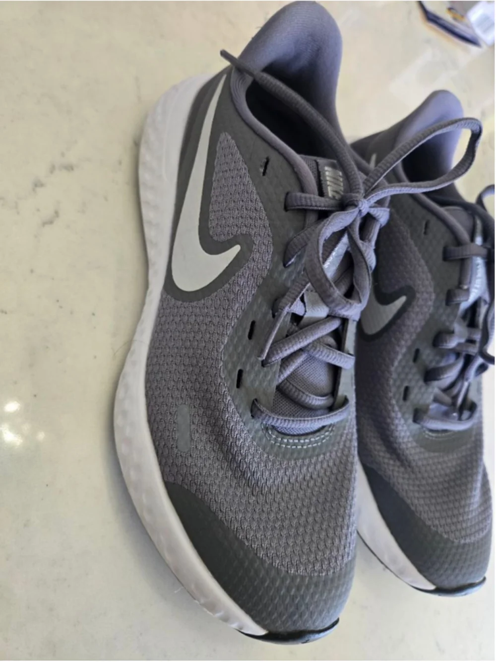 Nike Revolution 5 GS Running Shoes – Youth 6.5Y – Gray/White